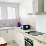 Apartment F2 En Centre-ville Avec Parking, Balcon Et Equipements Modernes - Fr-1-703-162