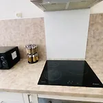 F2 En Centre-ville Avec Parking, Balcon Et Equipements Modernes - Fr-1-703-162 Apartment *