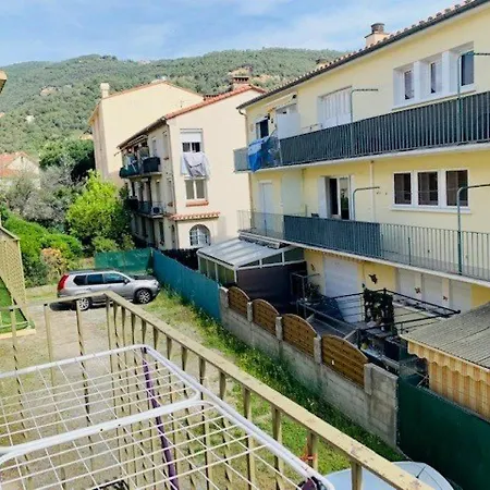F2 En Centre-ville Avec Parking, Balcon Et Equipements Modernes - Fr-1-703-162 Апартаменты
