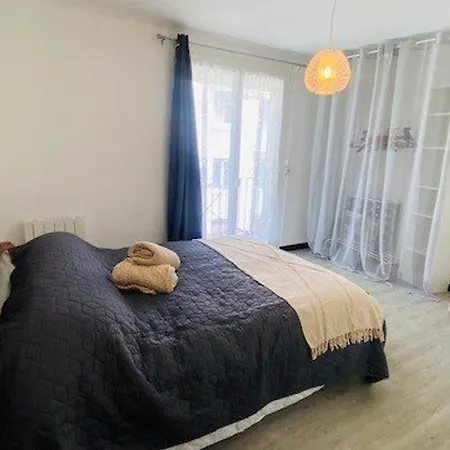 F2 En Centre-ville Avec Parking, Balcon Et Equipements Modernes - Fr-1-703-162 Амели-ле-Бен-Палальда