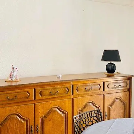 F2 En Centre-ville Avec Parking, Balcon Et Equipements Modernes - Fr-1-703-162 *