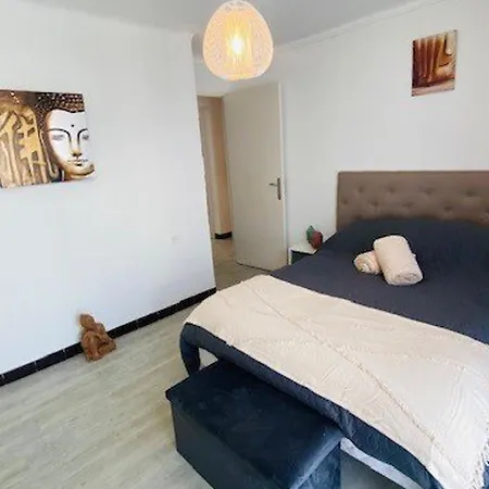 F2 En Centre-ville Avec Parking, Balcon Et Equipements Modernes - Fr-1-703-162