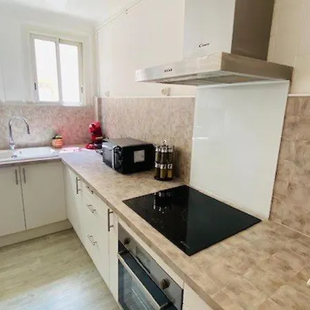 Апартаменты F2 En Centre-ville Avec Parking, Balcon Et Equipements Modernes - Fr-1-703-162 *