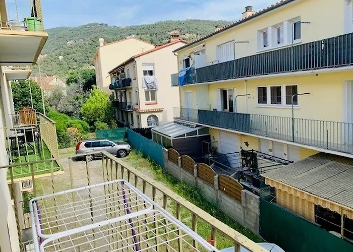 F2 En Centre-ville Avec Parking, Balcon Et Equipements Modernes - Fr-1-703-162 Appartement