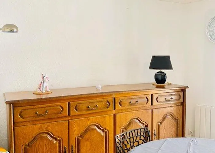 F2 En Centre-ville Avec Parking, Balcon Et Equipements Modernes - Fr-1-703-162 *