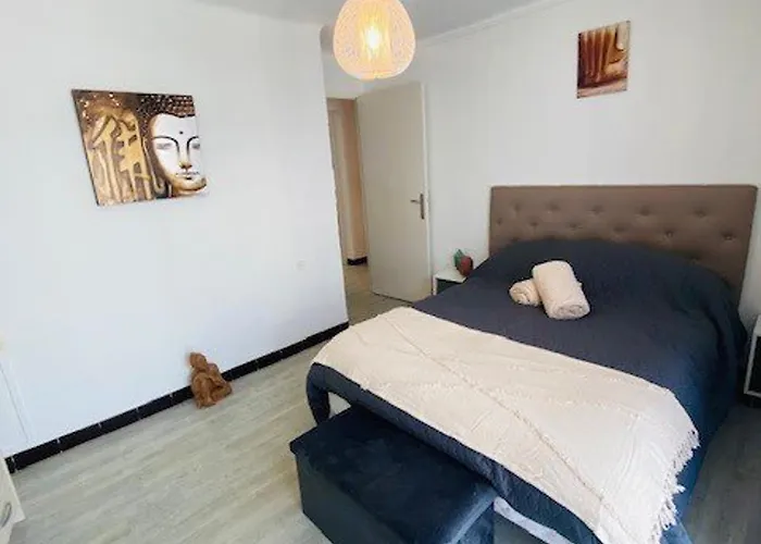 F2 En Centre-ville Avec Parking, Balcon Et Equipements Modernes - Fr-1-703-162