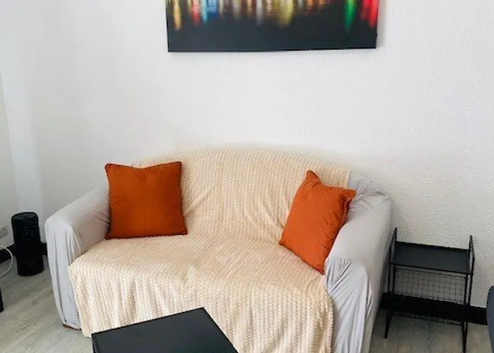 F2 En Centre-ville Avec Parking, Balcon Et Equipements Modernes - Fr-1-703-162 * Amélie-les-Bains-Palalda